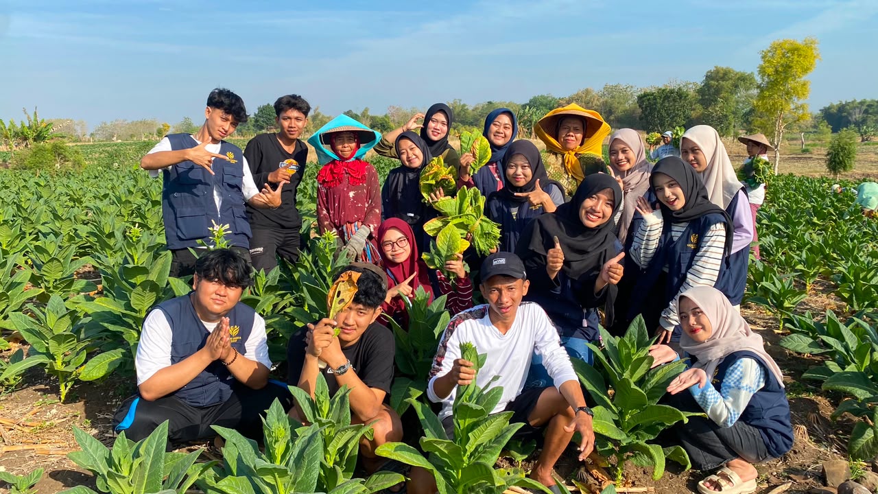 Foto bersama petani tembakau